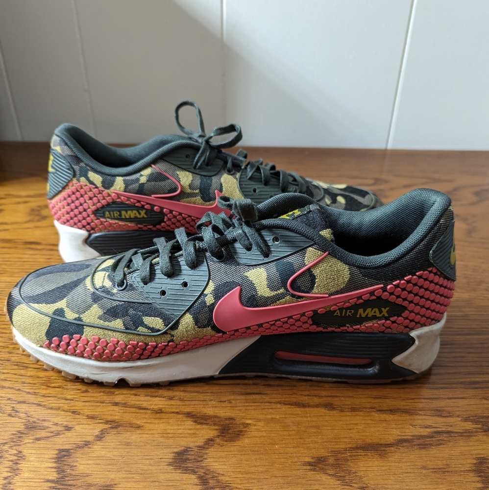 Women's Size 10 Nike Air Max Sneakers Olive Camo & Pink